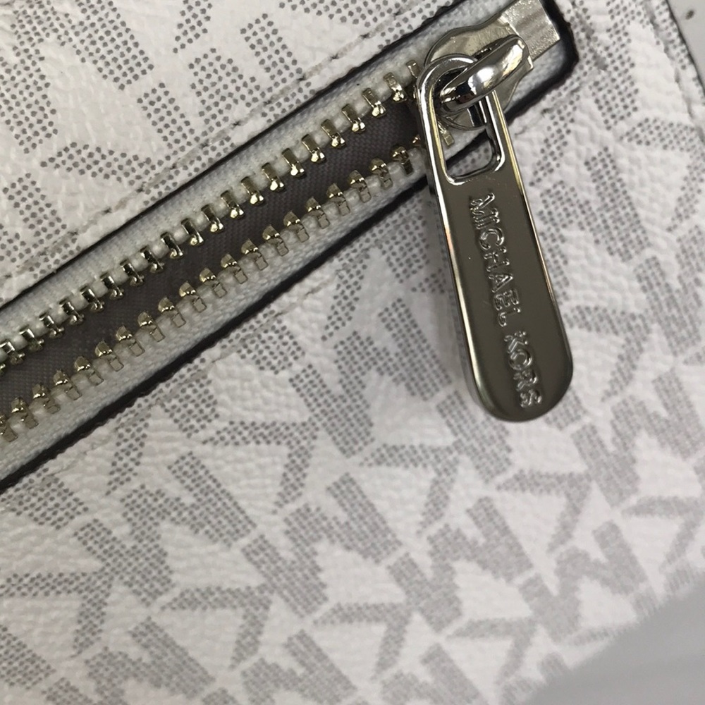 Michael Kors Jet Set Travel trifold white wallet - Picture 5 of 7